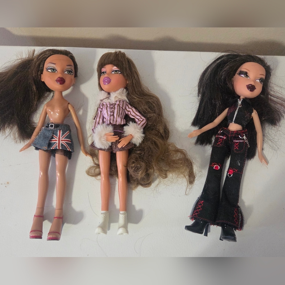 Bratz Fashion Dolls with Stylish Outfits Set Of 3